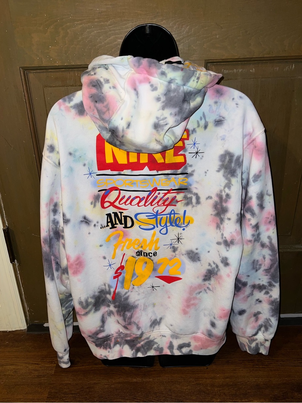 Nike Tie Dye Fleece Hoodie Retro Activewear 90’s White Colorful Graphic Size M - Picture 7 of 11